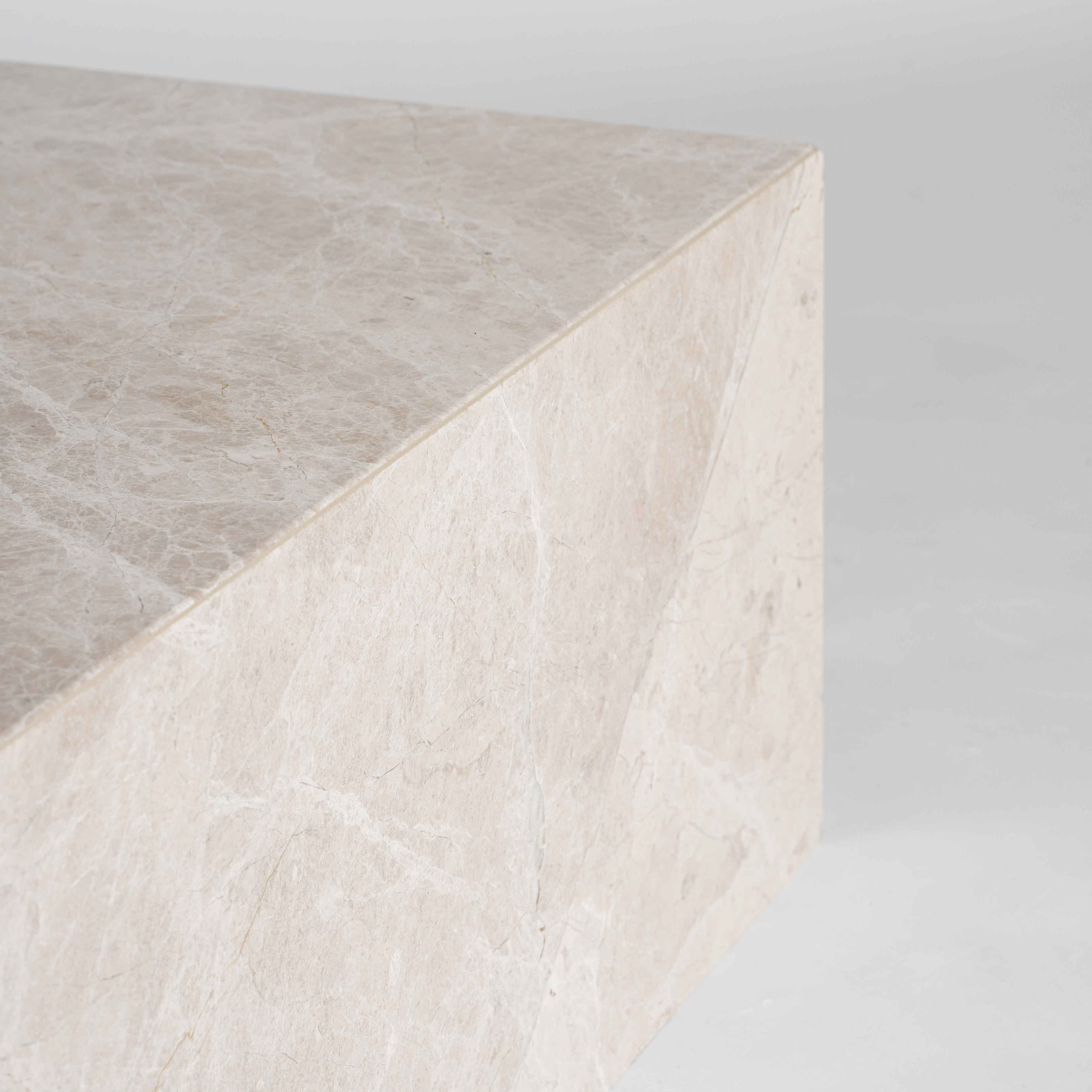 Tuffe Mermer Orta Sehpa