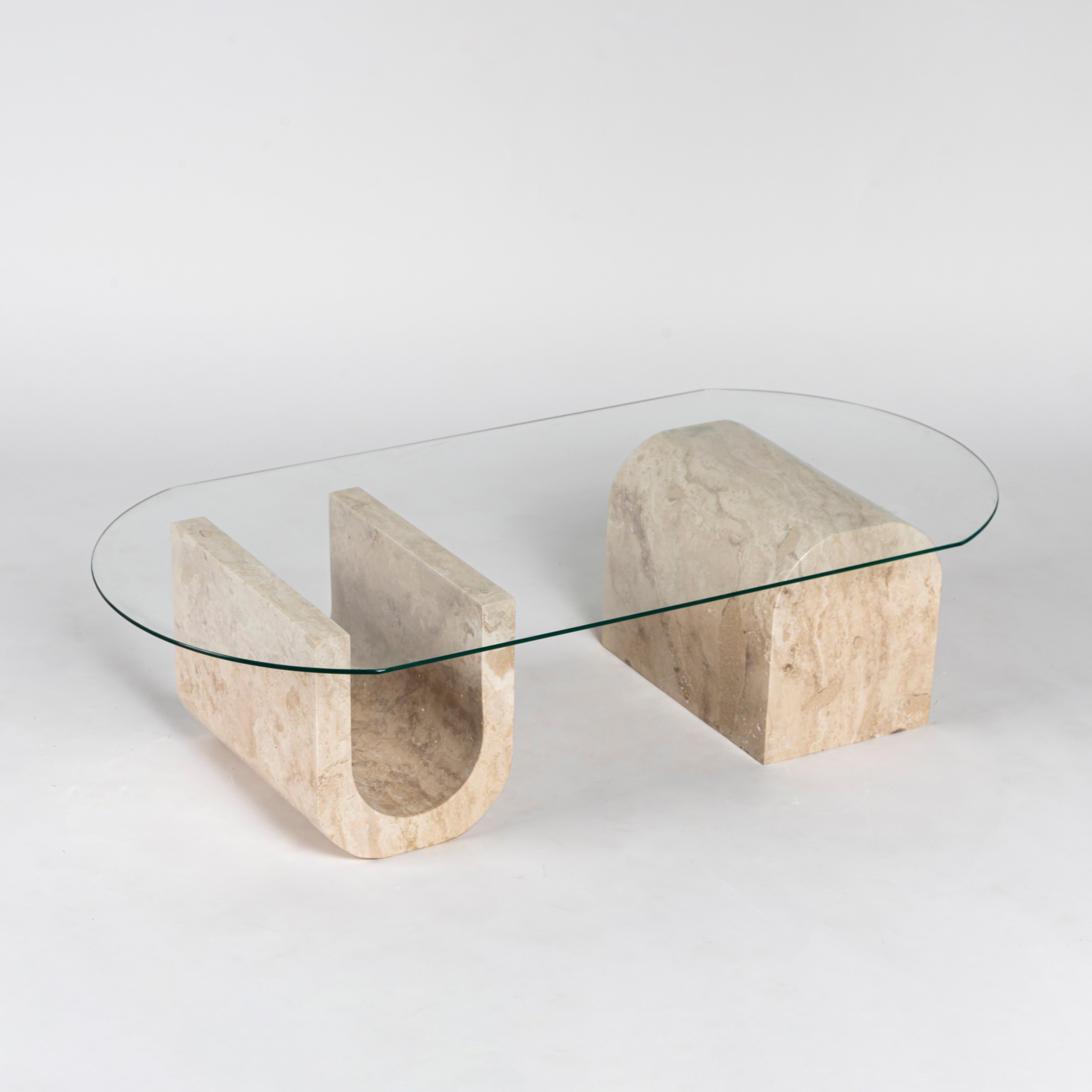 Traverten Orta Sehpa – Temperli Camlı U Form Ayak Tasarımı