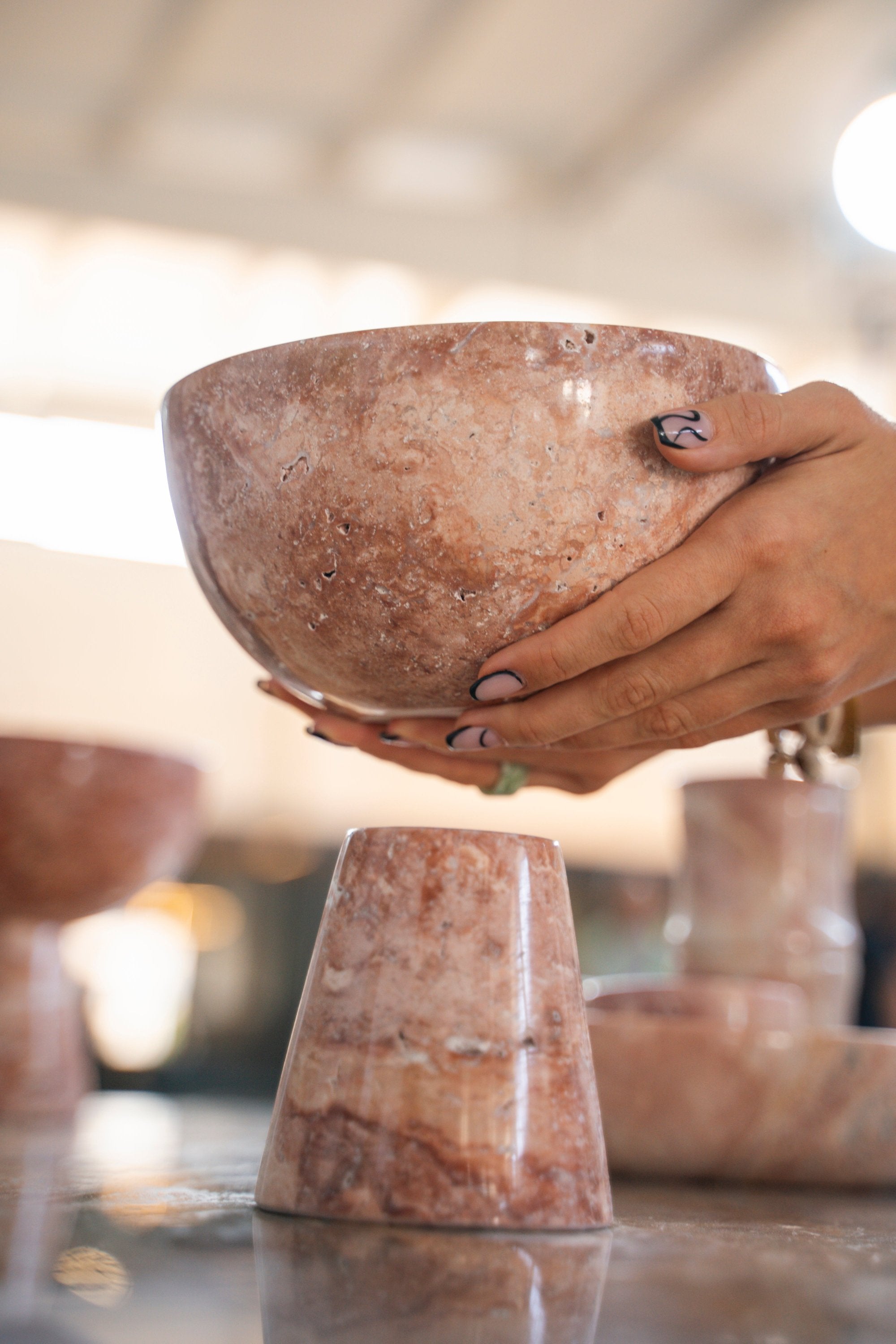 Vento Traverten Ayaklı Sunum Kasesi