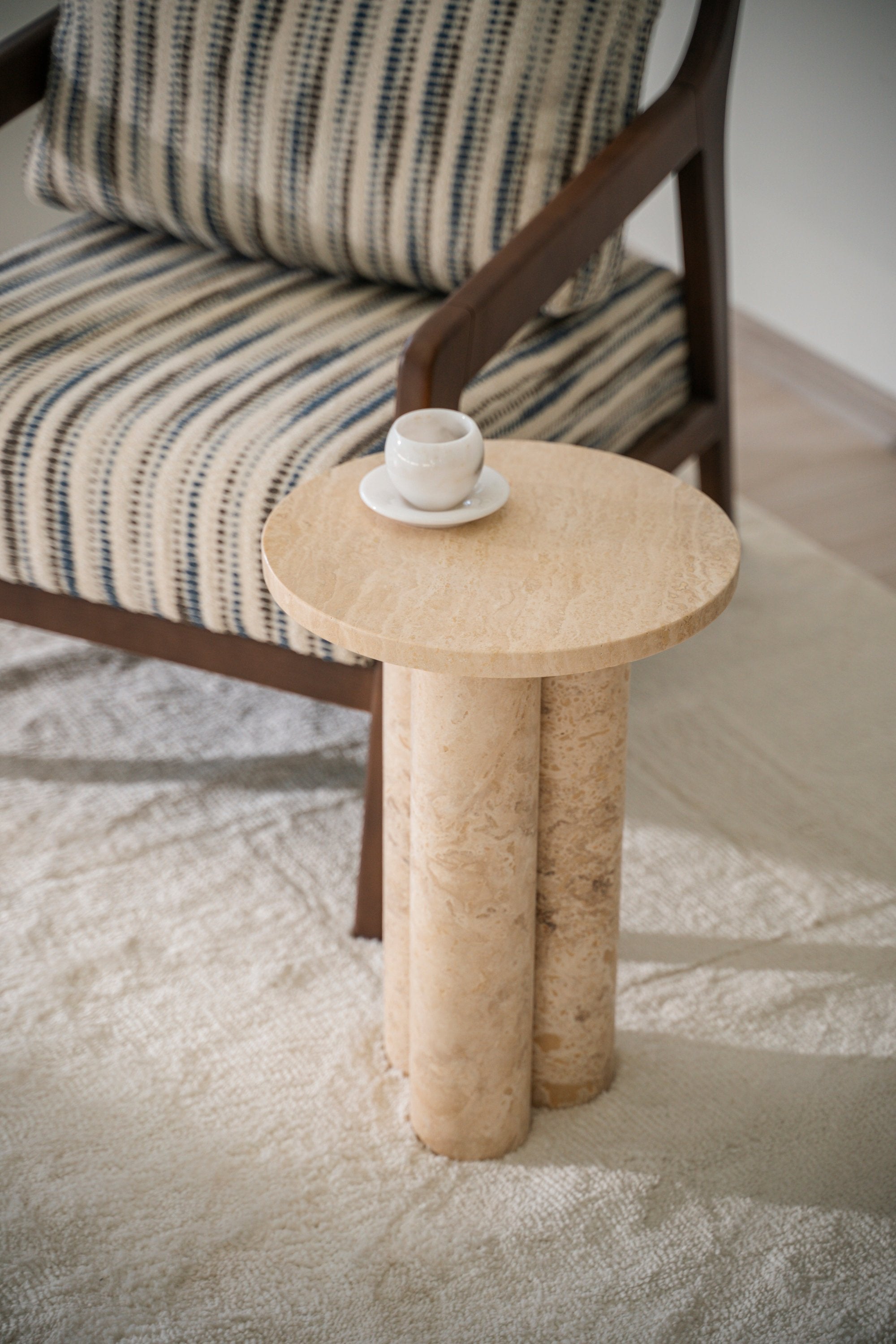 Traverten Sütun Ayaklı Yan Sehpa